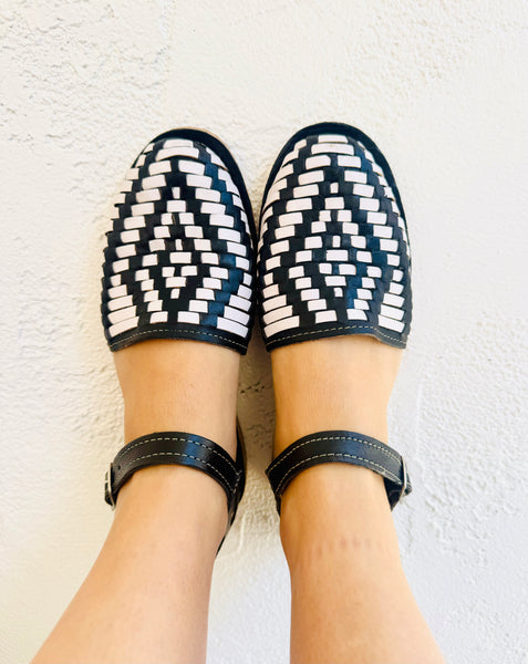 bernhrd willhelm オリジナルプリント縄あみT sサイズ Black and White Sandals | BoHo Imports